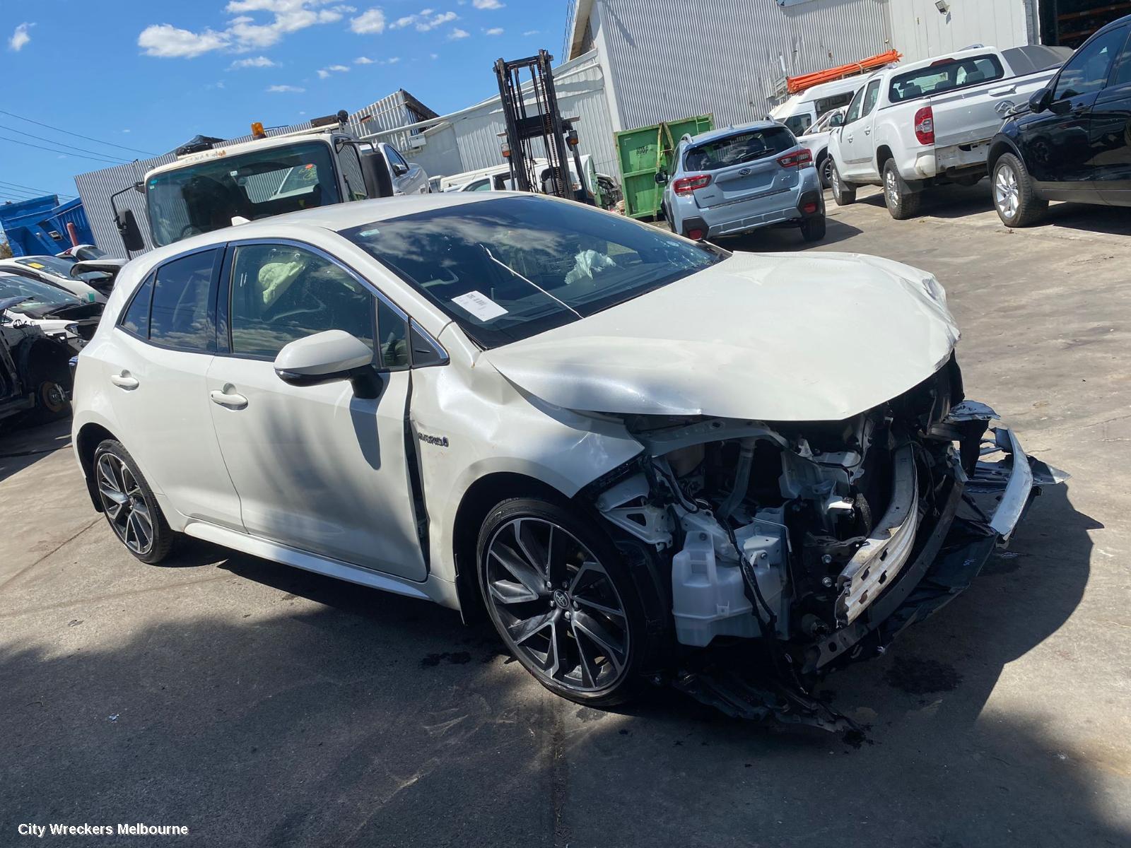 TOYOTA COROLLA 2019 Left Front Door