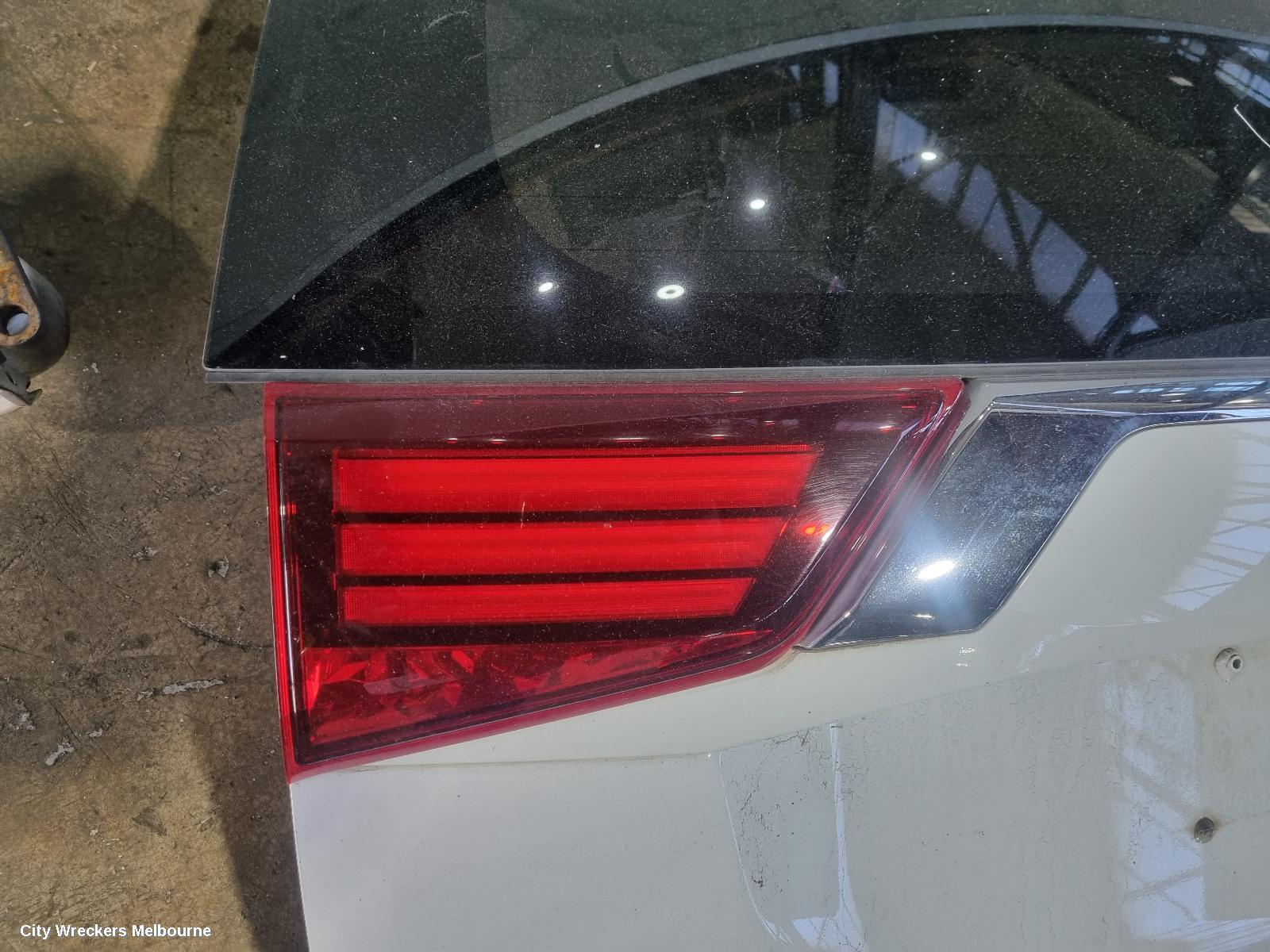 MITSUBISHI OUTLANDER 2018 Rear Garnish