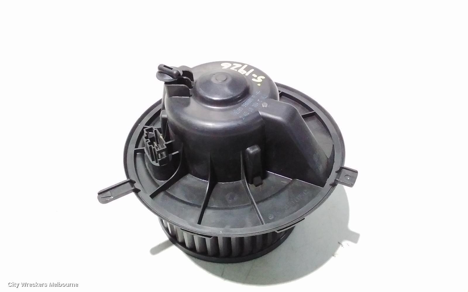 VOLKSWAGEN CADDY 2011 Heater Fan Motor