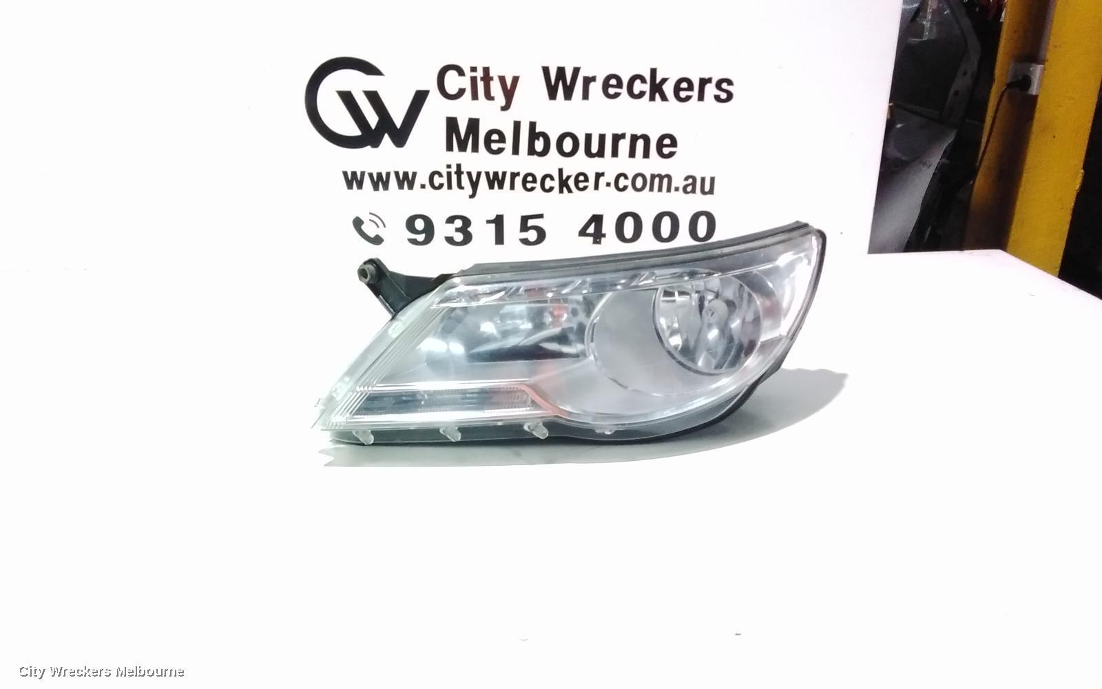 VOLKSWAGEN TIGUAN 2011 Left Headlamp