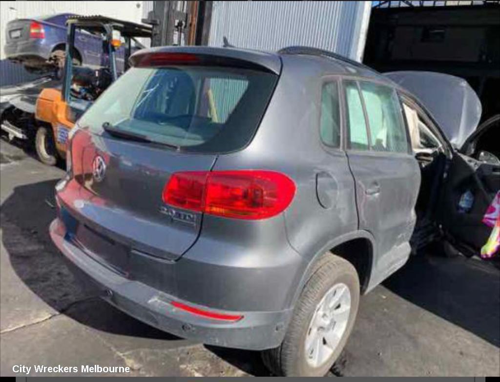 VOLKSWAGEN TIGUAN 2014 Right Taillight