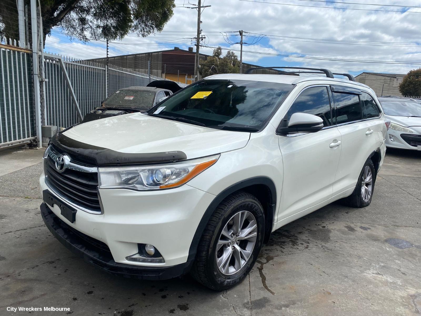 TOYOTA KLUGER 2014 Rear Garnish