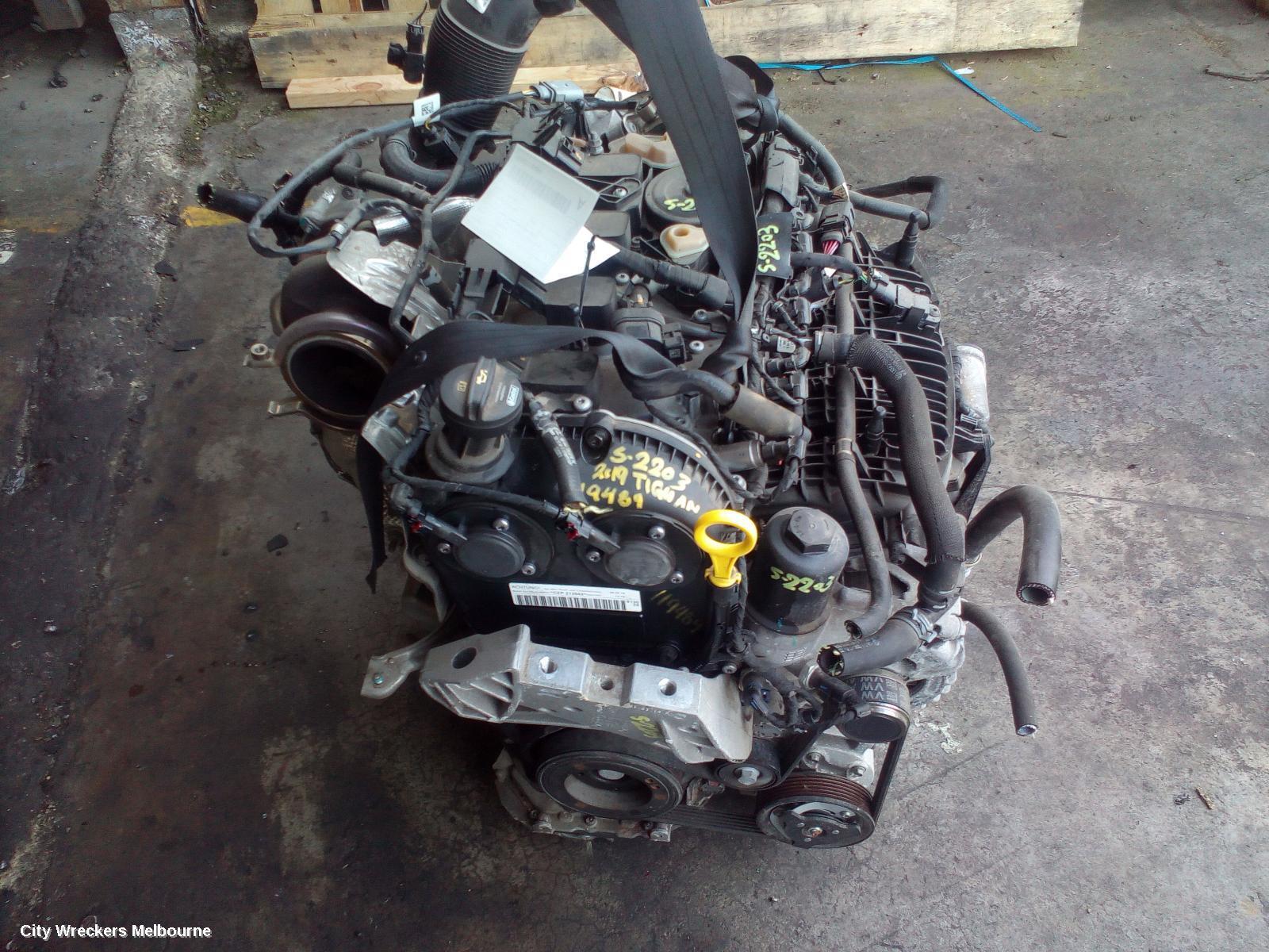 VOLKSWAGEN TIGUAN 2019 Engine