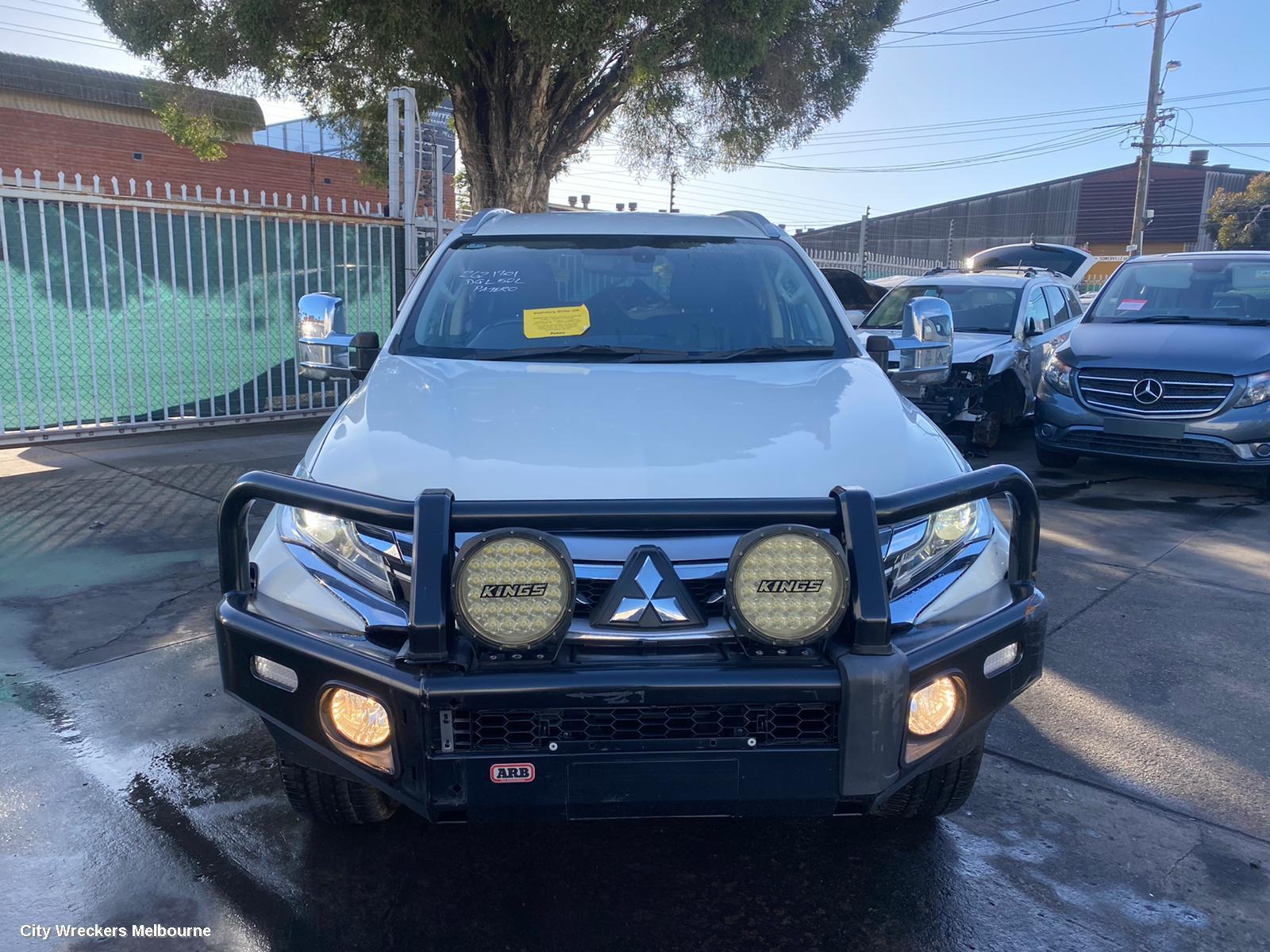 MITSUBISHI PAJERO 2017 Left Front Door Window