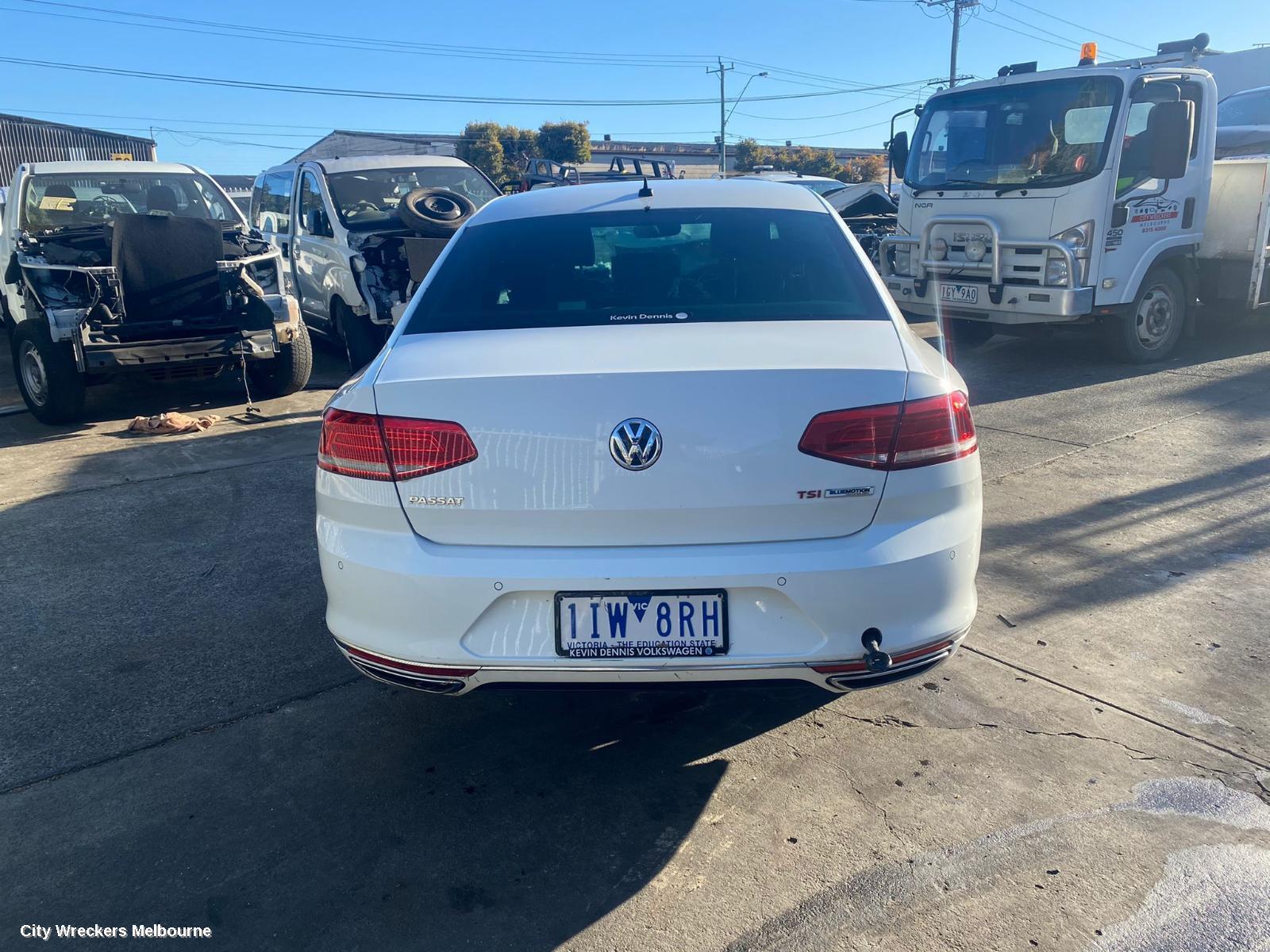 VOLKSWAGEN PASSAT 2017 Instrument Cluster