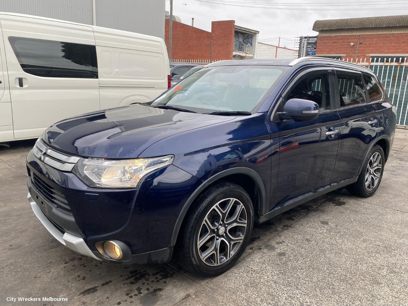 MITSUBISHI OUTLANDER 2014 Engine