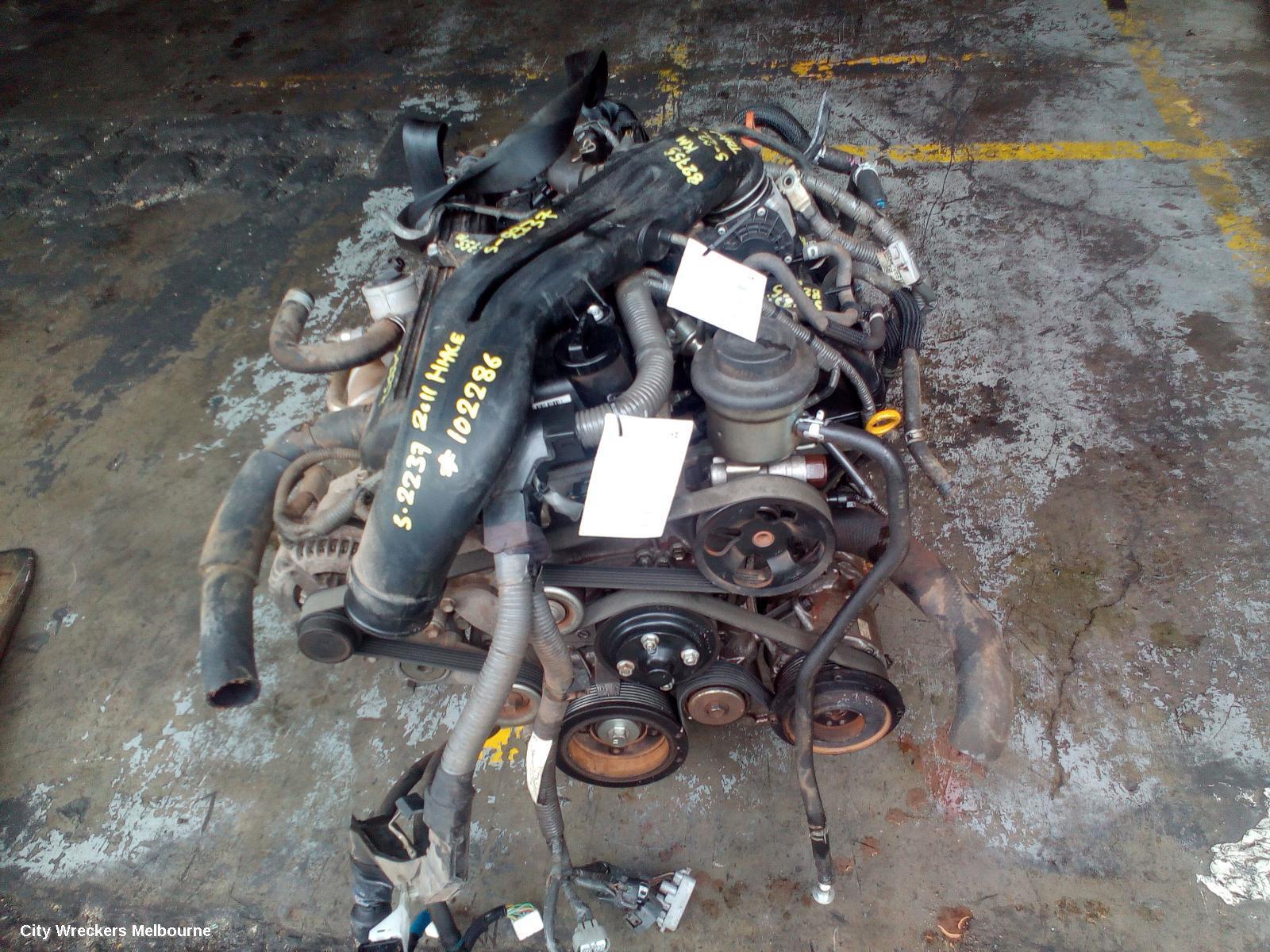 TOYOTA HIACE 2011 Engine