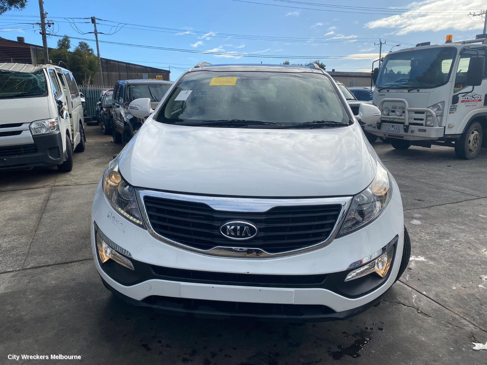 KIA SPORTAGE 2012 Right Headlamp