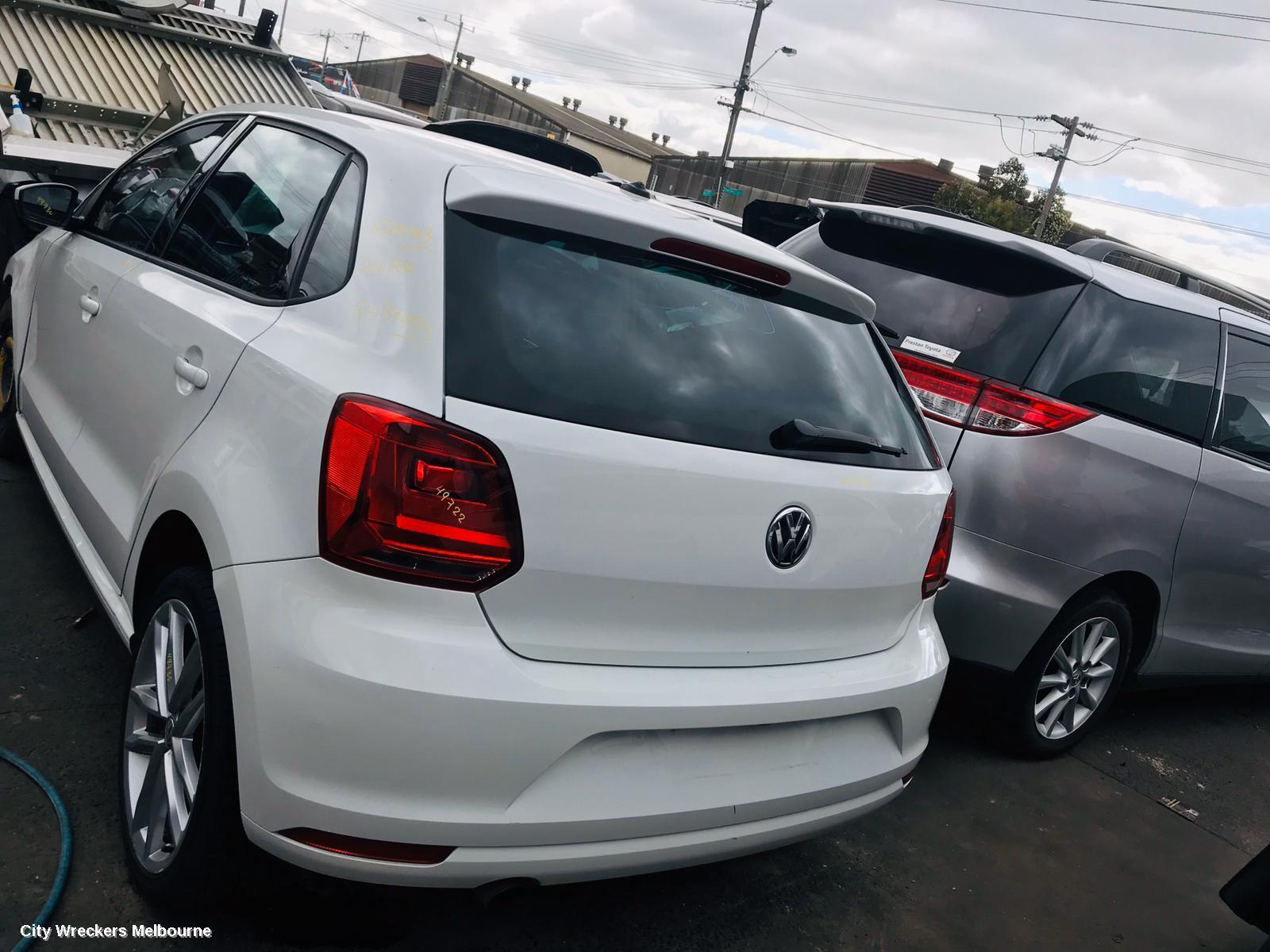 VOLKSWAGEN POLO 2016 Right Taillight