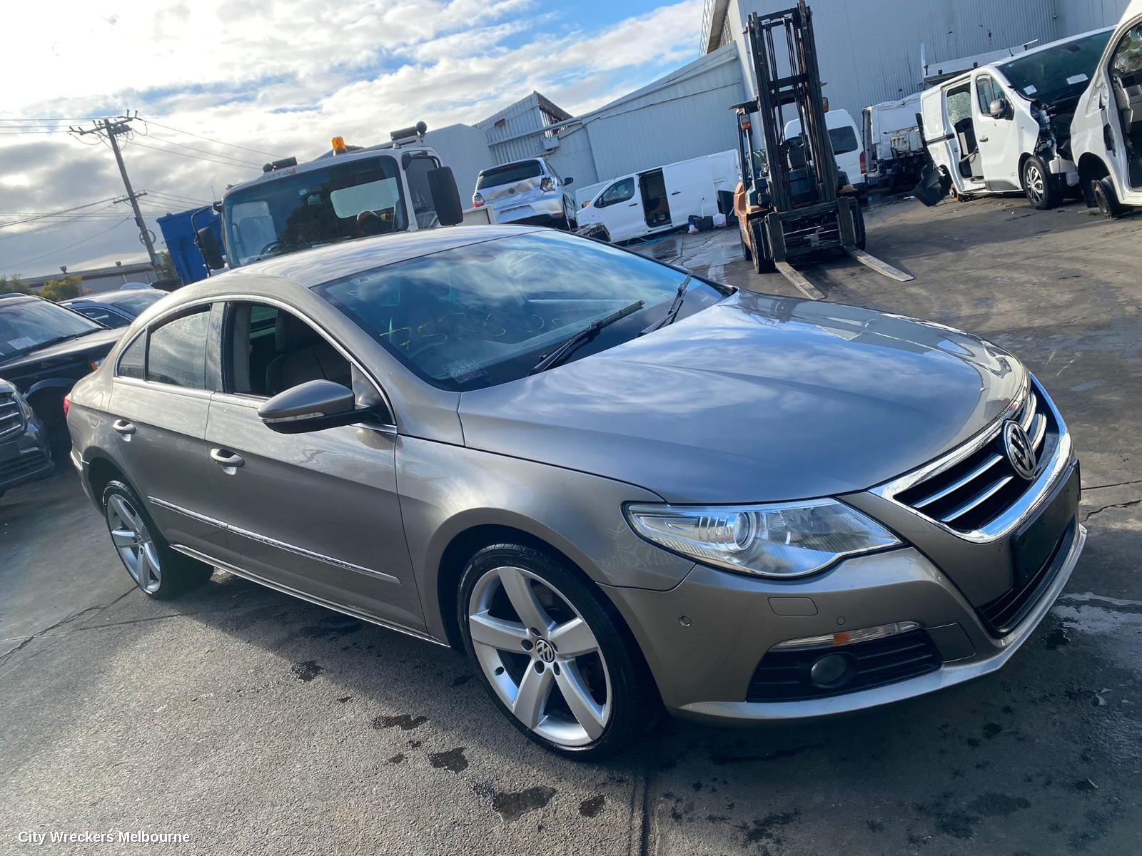 VOLKSWAGEN PASSAT 2011 Right Headlamp