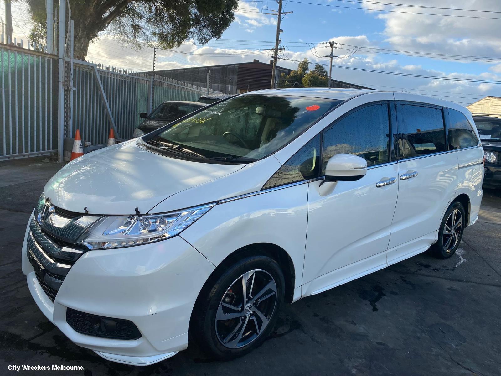 HONDA ODYSSEY 2015 Left Front Door