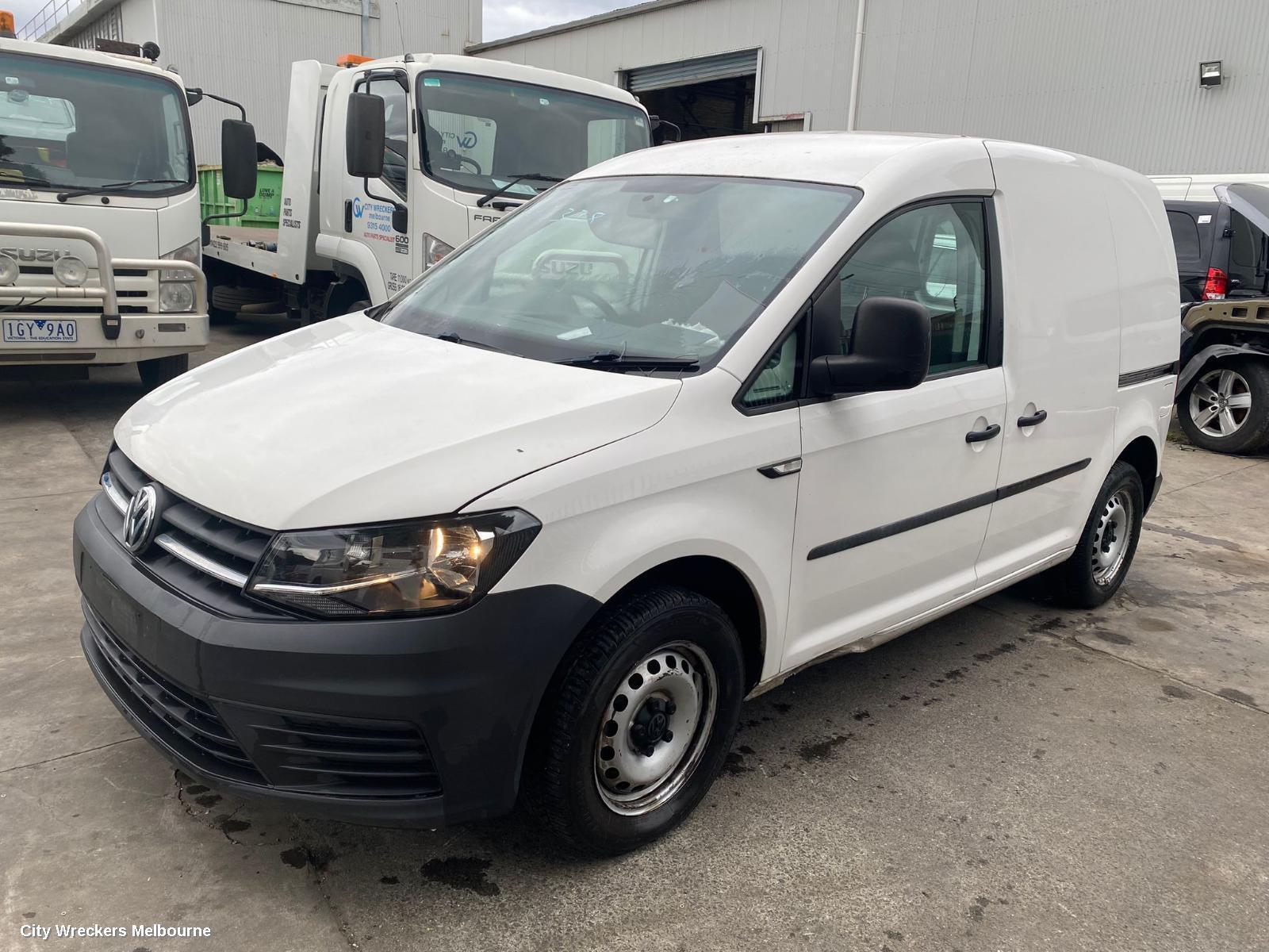 VOLKSWAGEN CADDY 2016 Left Front Door