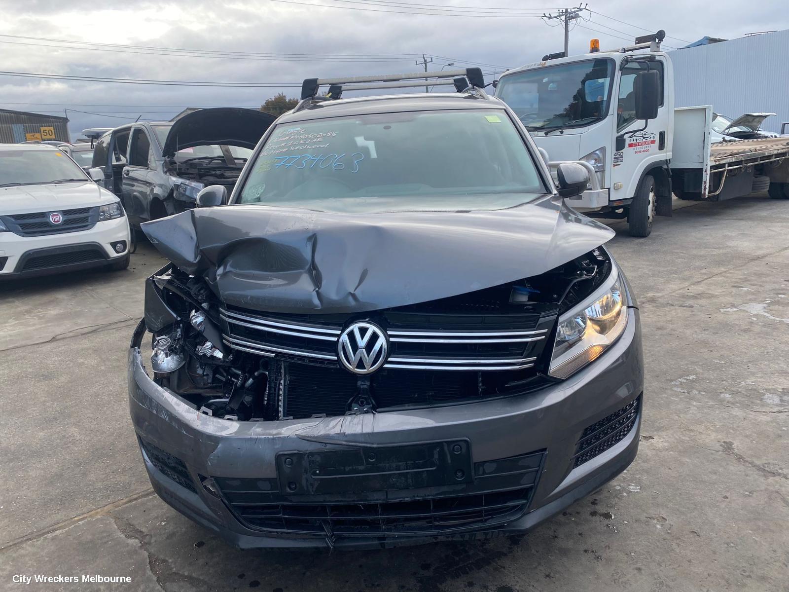 VOLKSWAGEN TIGUAN 2016 Left Door Mirror