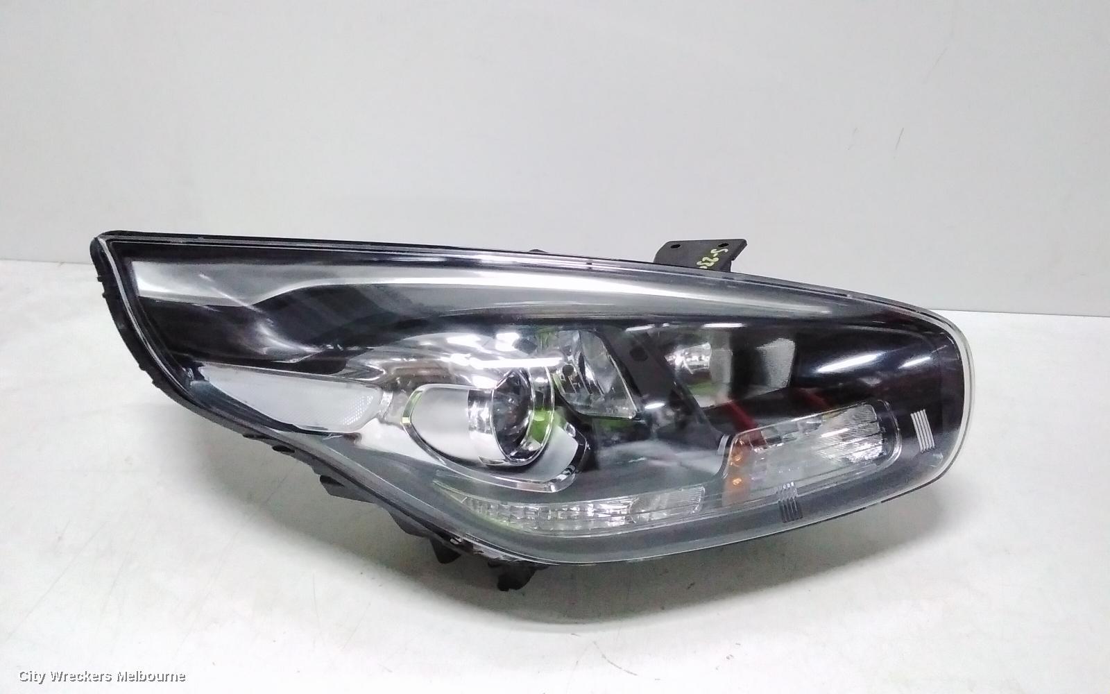 KIA RONDO 2018 Right Headlamp