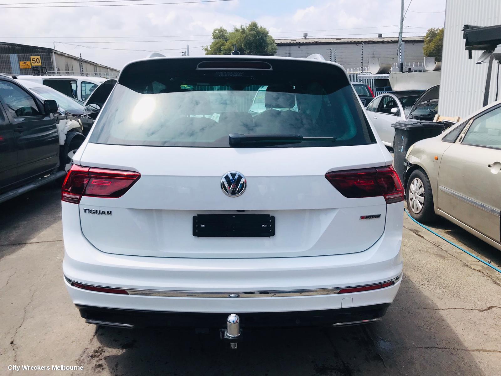 VOLKSWAGEN TIGUAN 2018 Right Front Window Reg/Motor