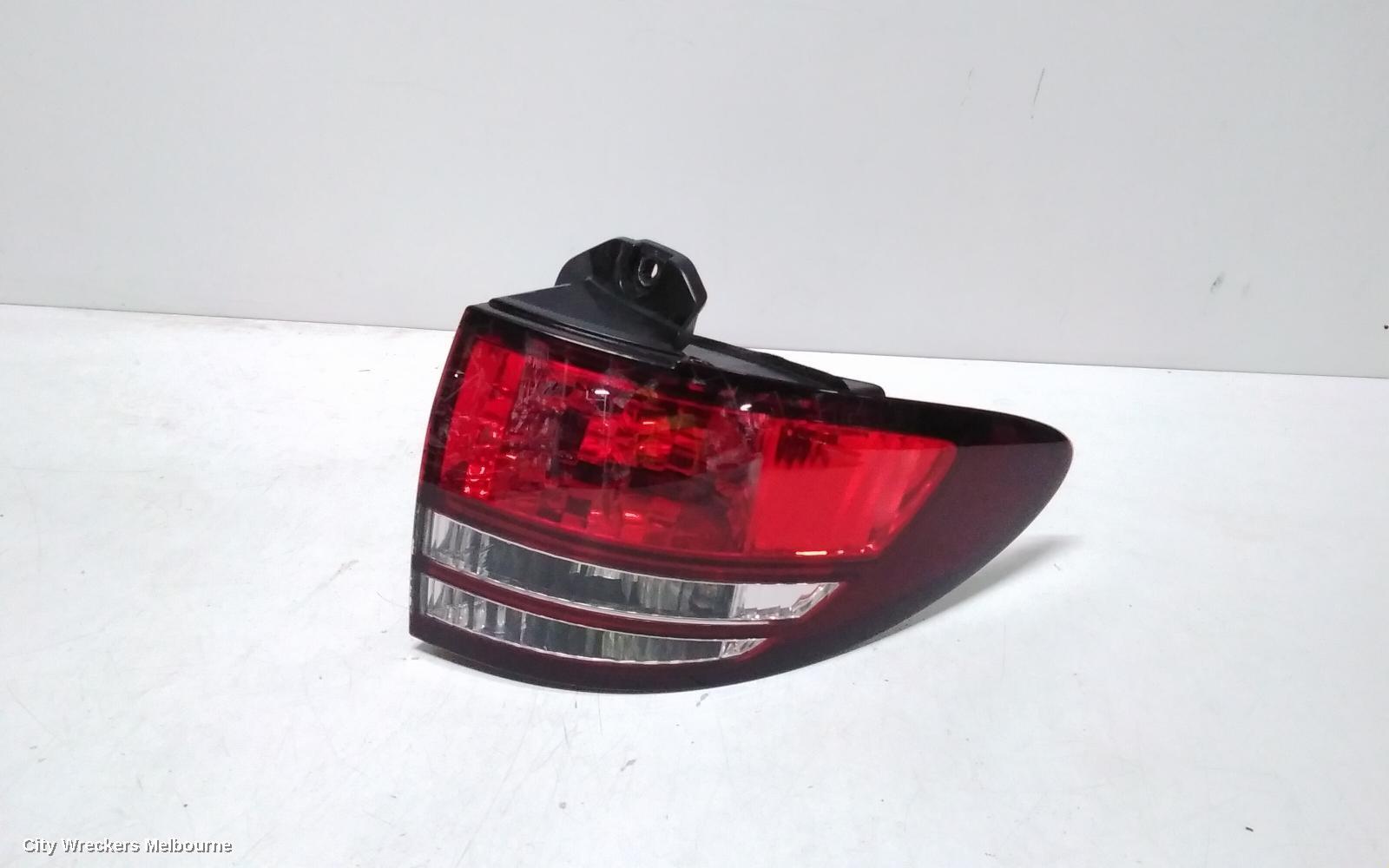 TOYOTA ESTIMA 2005 Right Taillight