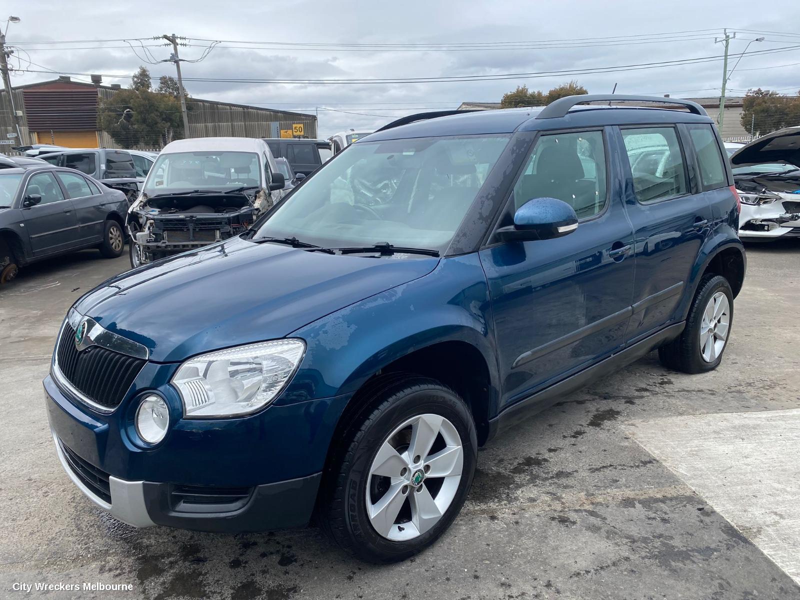 SKODA YETI 2012 RIGHT_REAR_DOOR_SLIDING