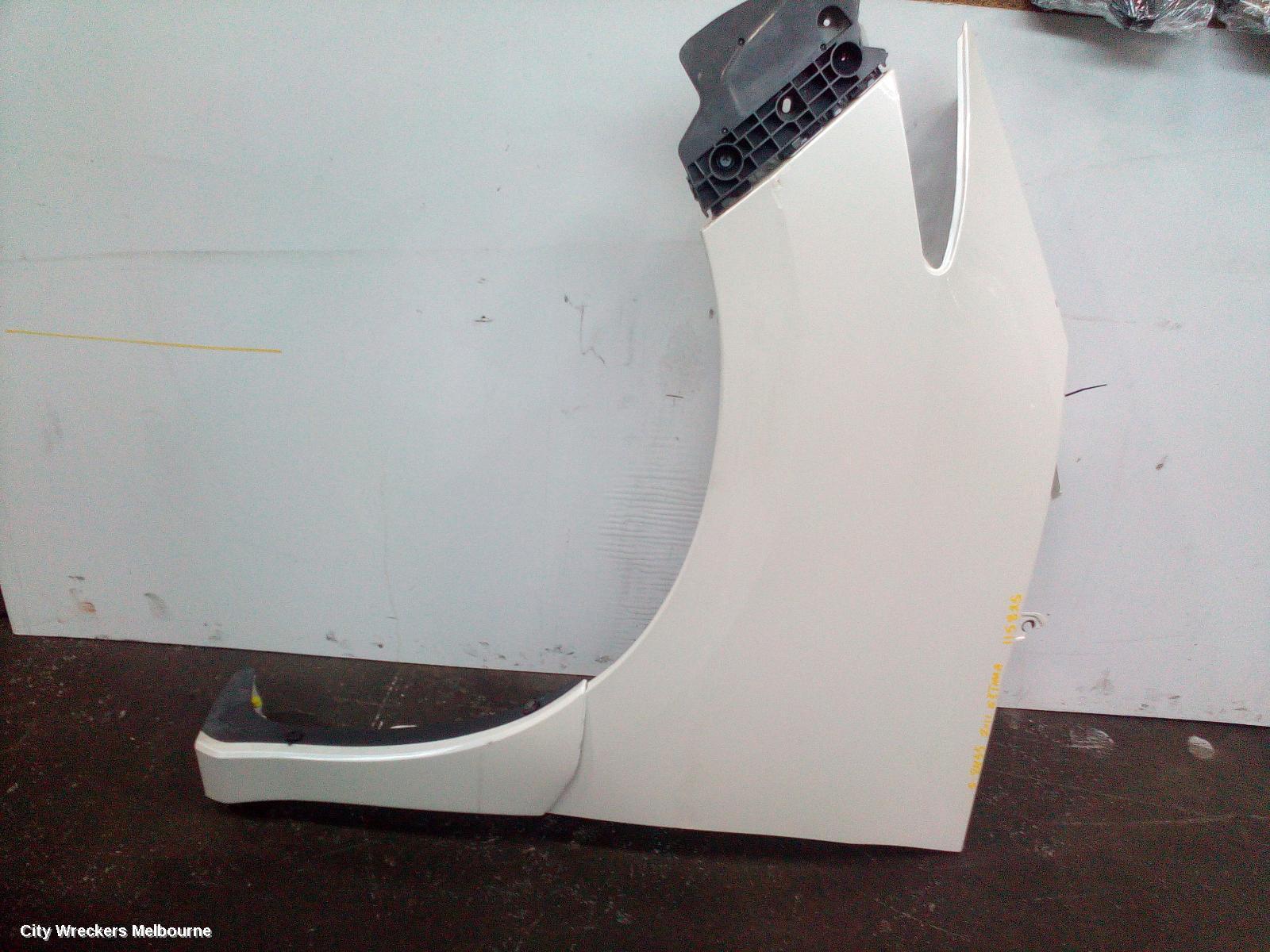 TOYOTA ESTIMA 2011 Left Guard