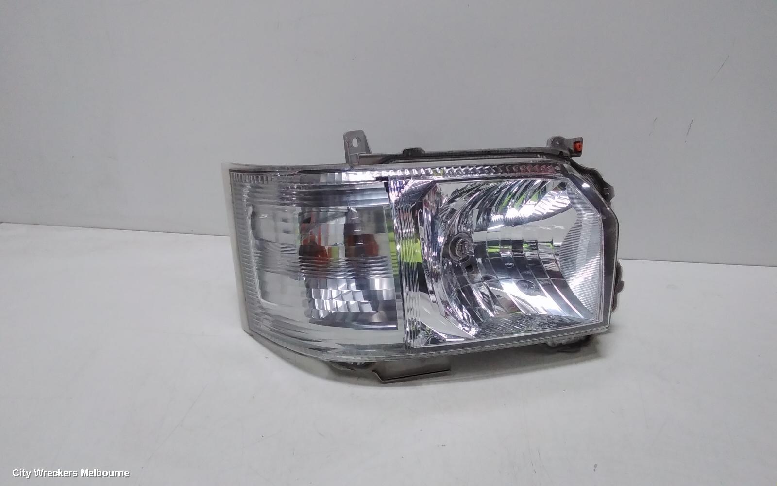 TOYOTA HIACE 2012 Right Headlamp