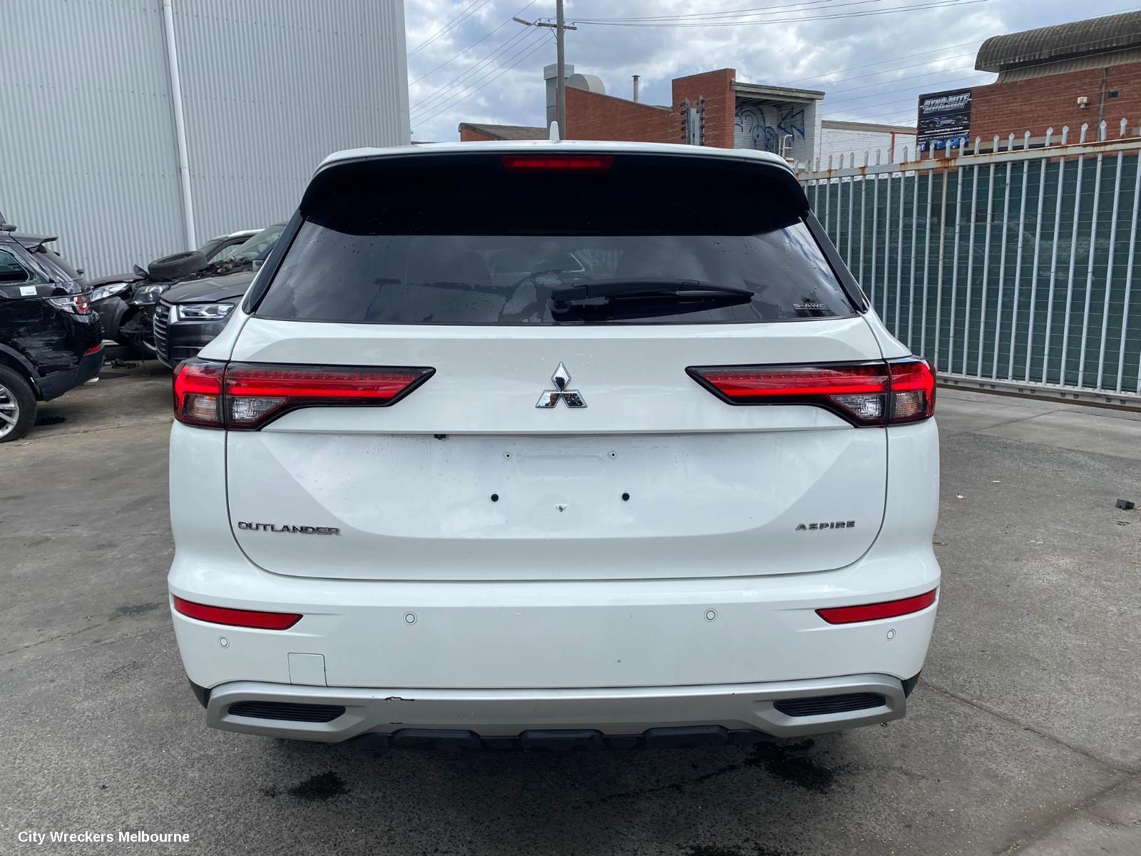 MITSUBISHI OUTLANDER 2022 Rear Garnish