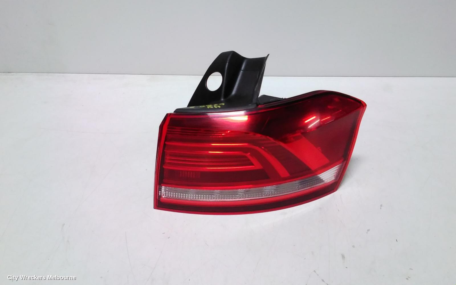 VOLKSWAGEN PASSAT 2016 Right Taillight