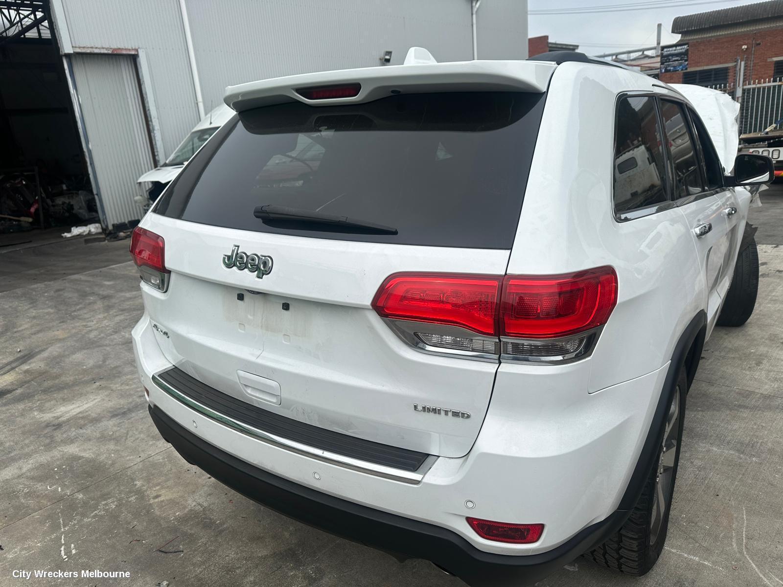 JEEP GRANDCHEROKEE 2014 Rear Garnish