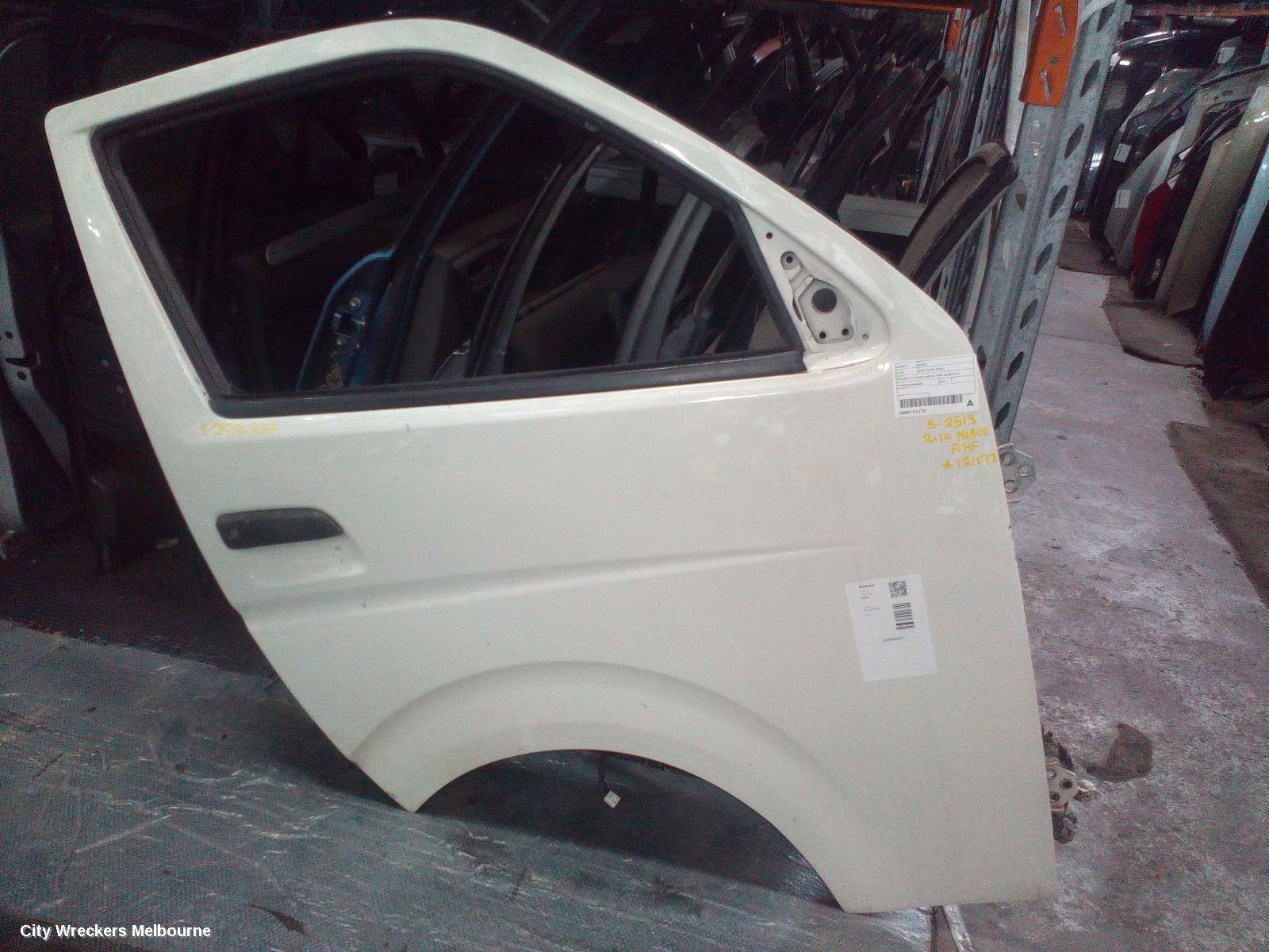 TOYOTA HIACE 2010 Right Front Door