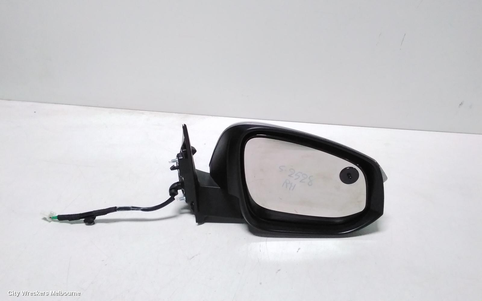 TOYOTA KLUGER 2015 Right Door Mirror