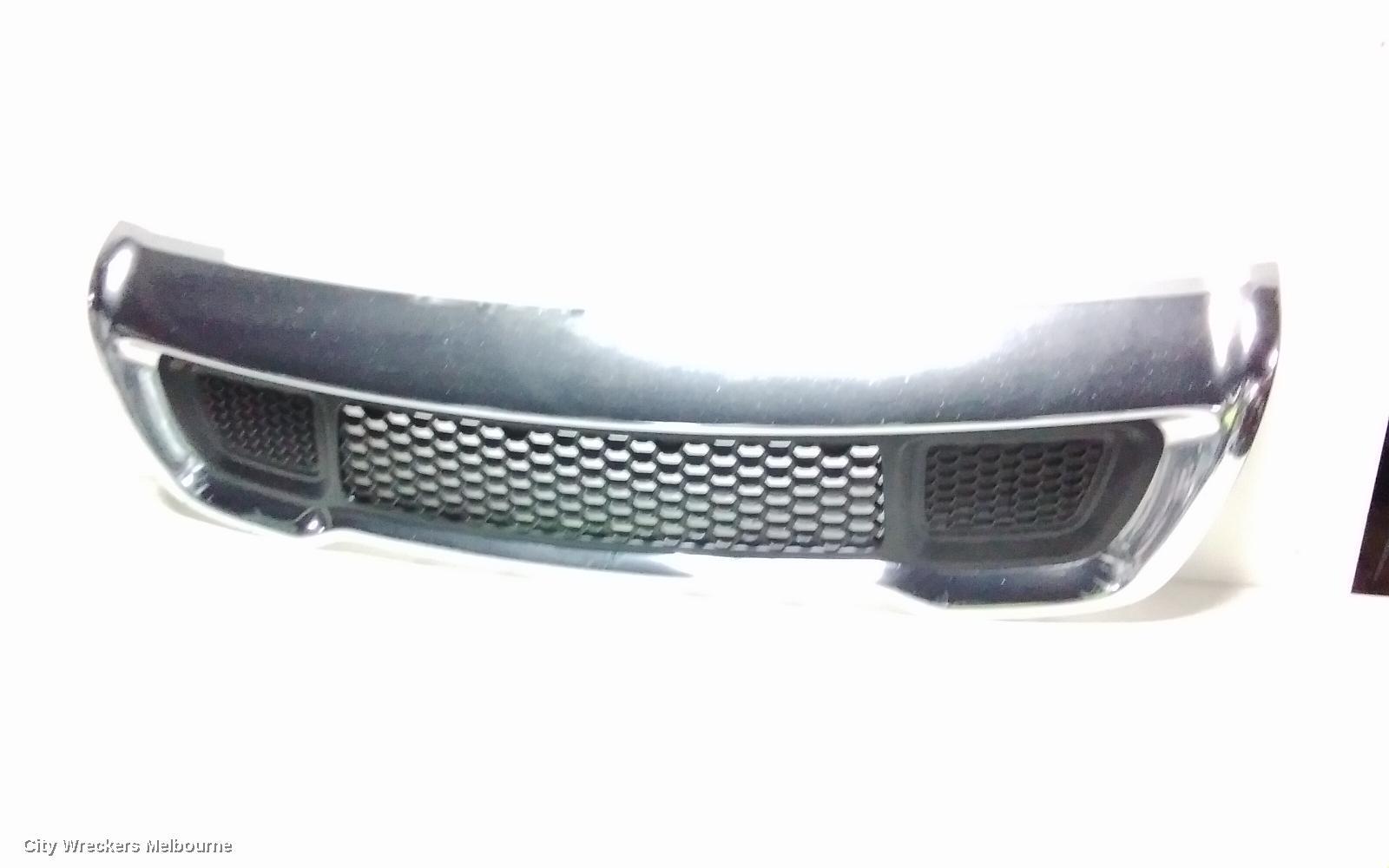 JEEP GRANDCHEROKEE 2016 Grille