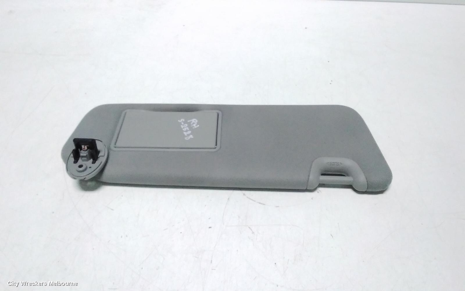 TOYOTA KLUGER 2015 Sunvisor