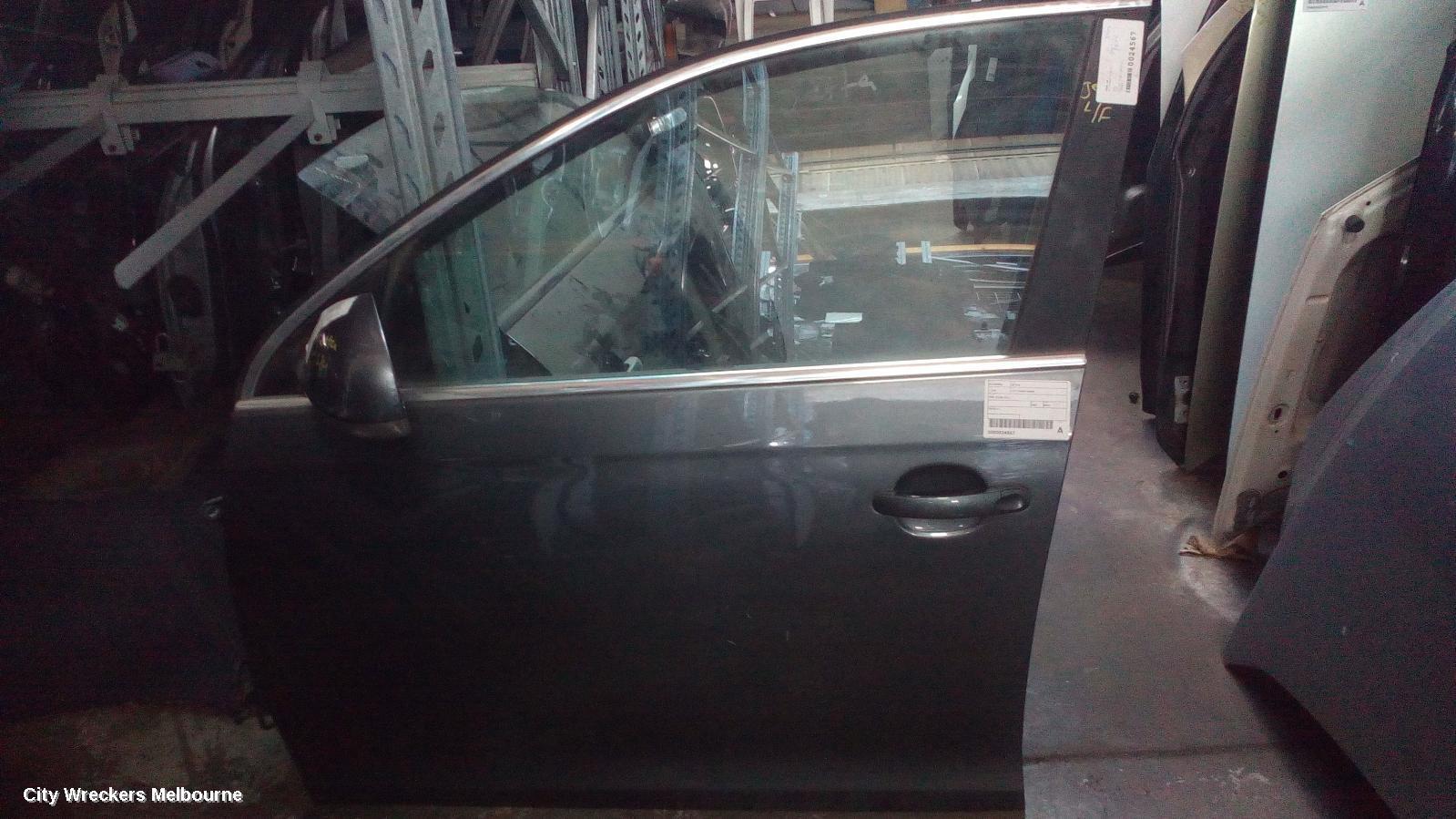 VOLKSWAGEN JETTA 2007 Left Front Door