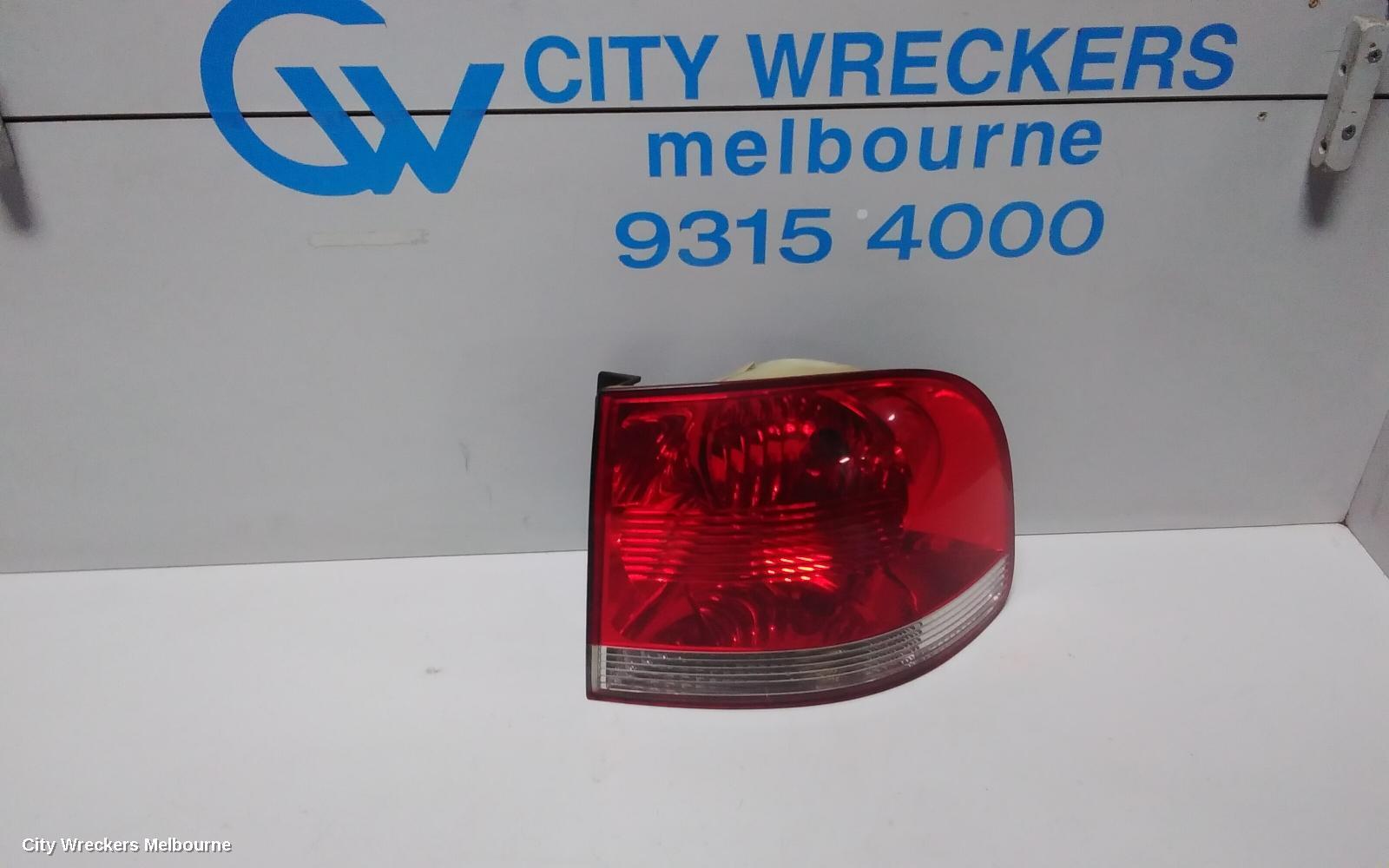 VOLKSWAGEN TOUAREG 2005 Right Taillight