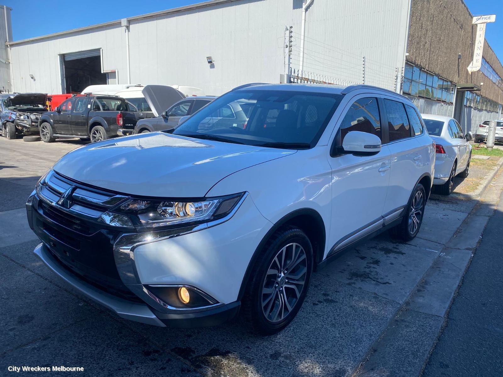 MITSUBISHI OUTLANDER 2018 Engine