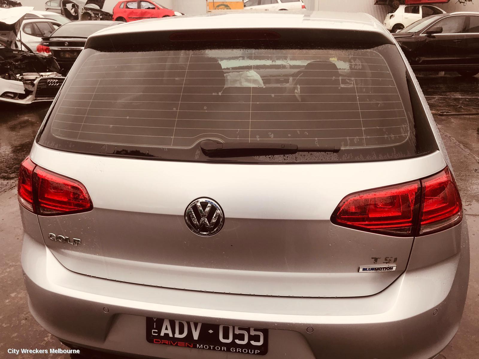 VOLKSWAGEN GOLF 2015 Right Taillight