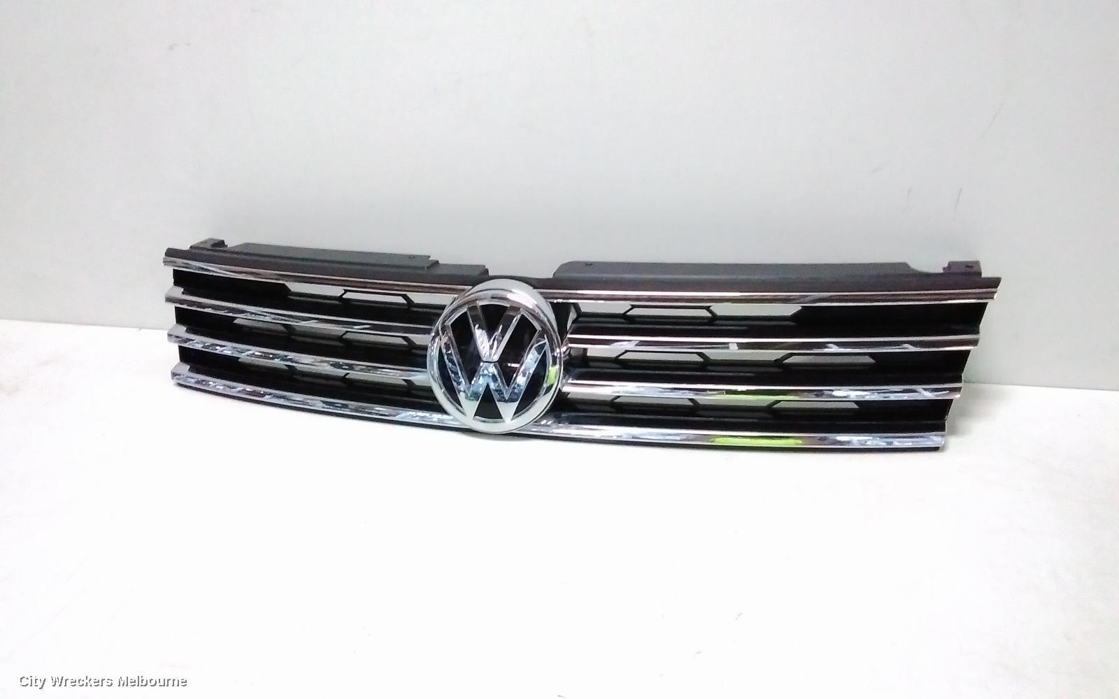 VOLKSWAGEN TOUAREG 2016 Grille