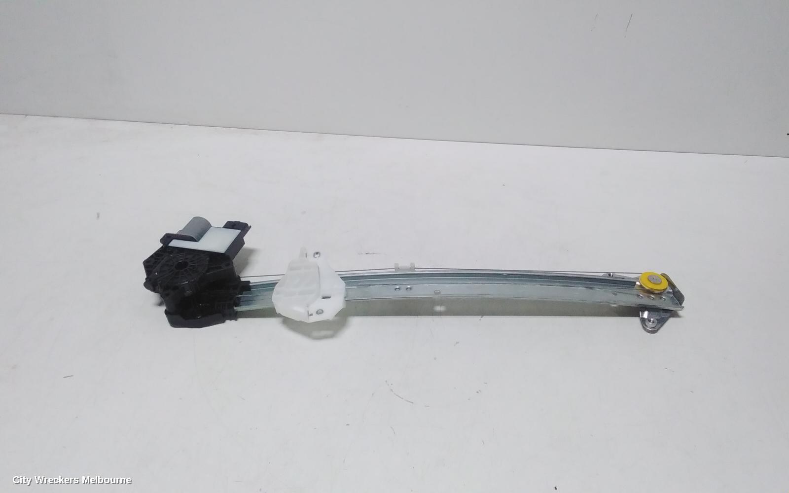 MITSUBISHI OUTLANDER 2022 Left Front Window Reg/Motor