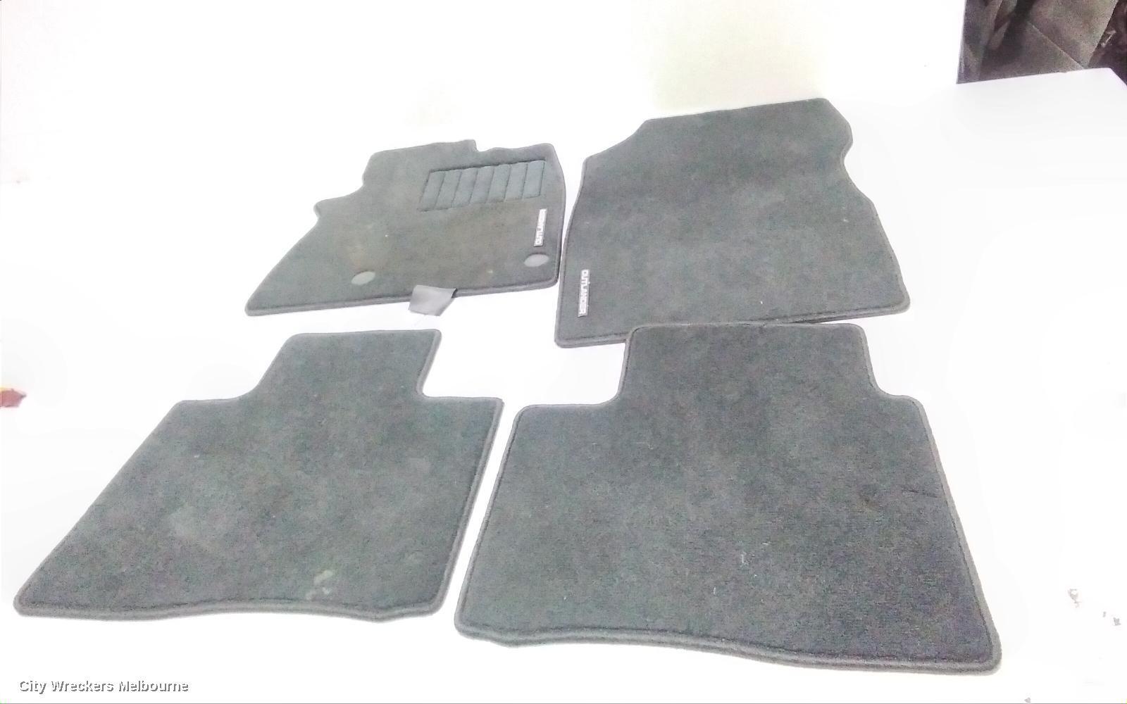 MITSUBISHI OUTLANDER 2022 Floor Mats