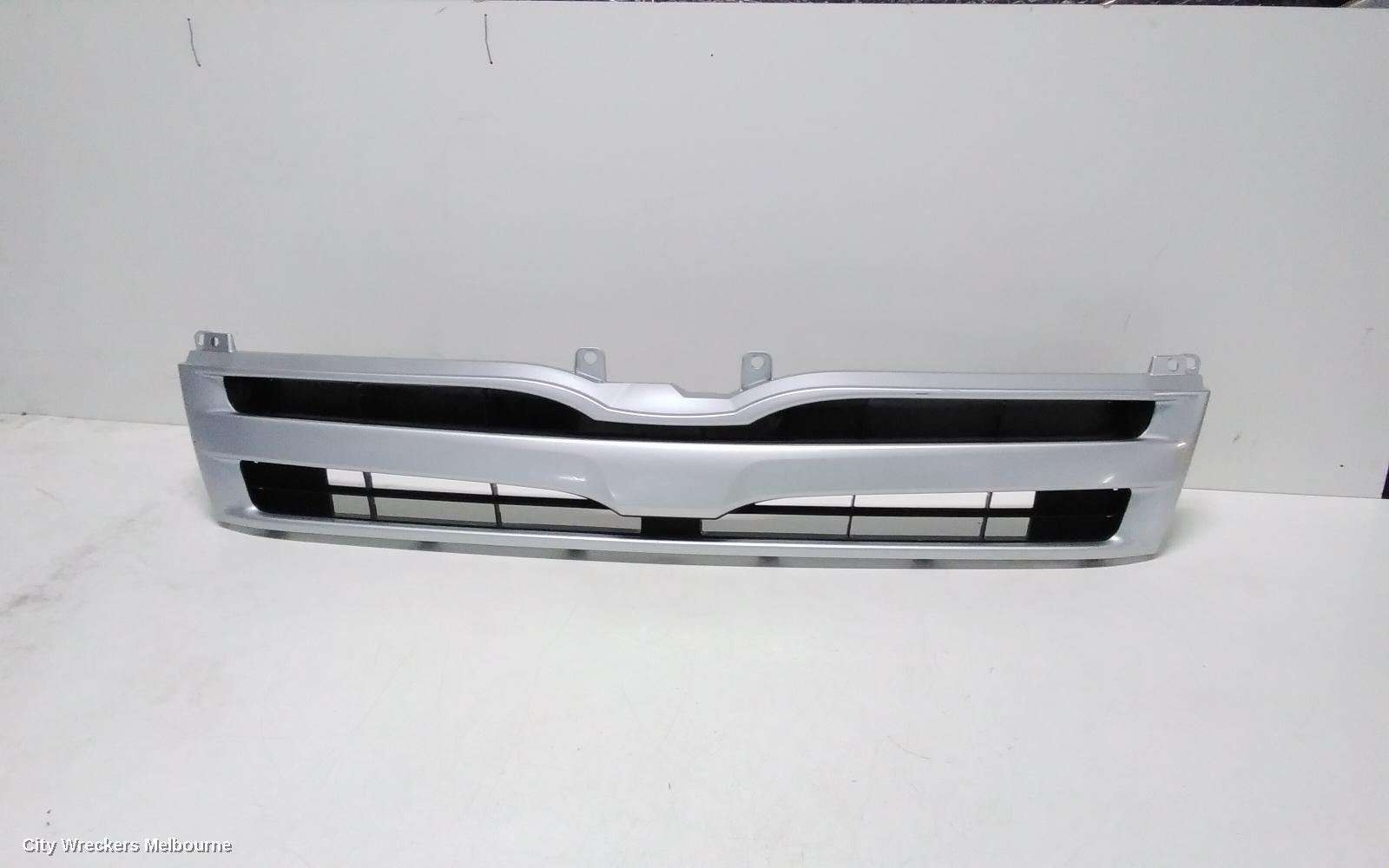 TOYOTA HIACE 2013 Grille