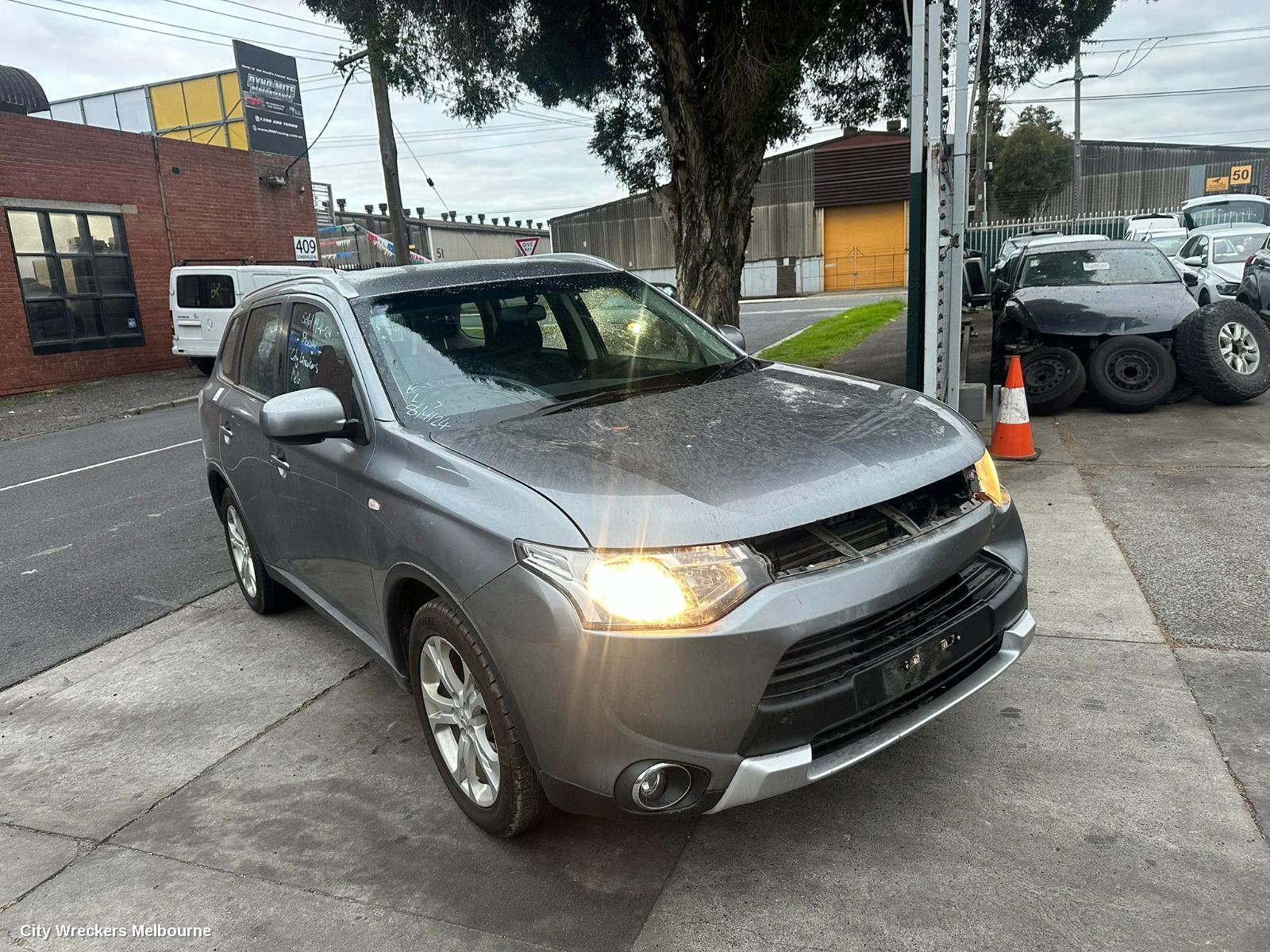 MITSUBISHI OUTLANDER 2014 Fan