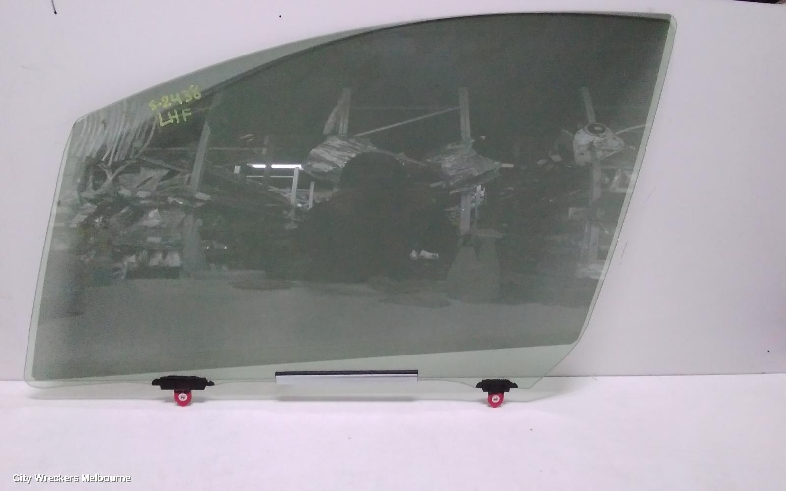 TOYOTA YARIS 2015 Left Front Door Window