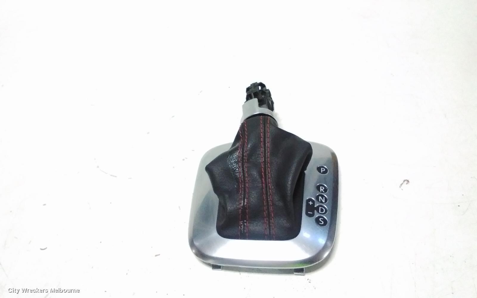 VOLKSWAGEN POLO 2012 Gear Stick/Shifter