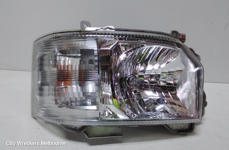 TOYOTA HIACE 2011 Right Headlamp