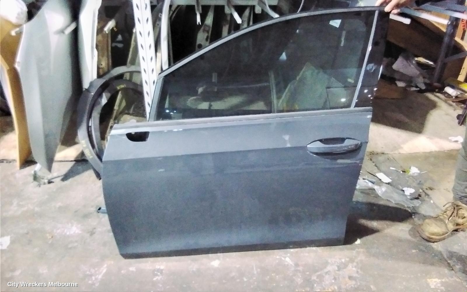 VOLKSWAGEN GOLF 2021 Left Front Door