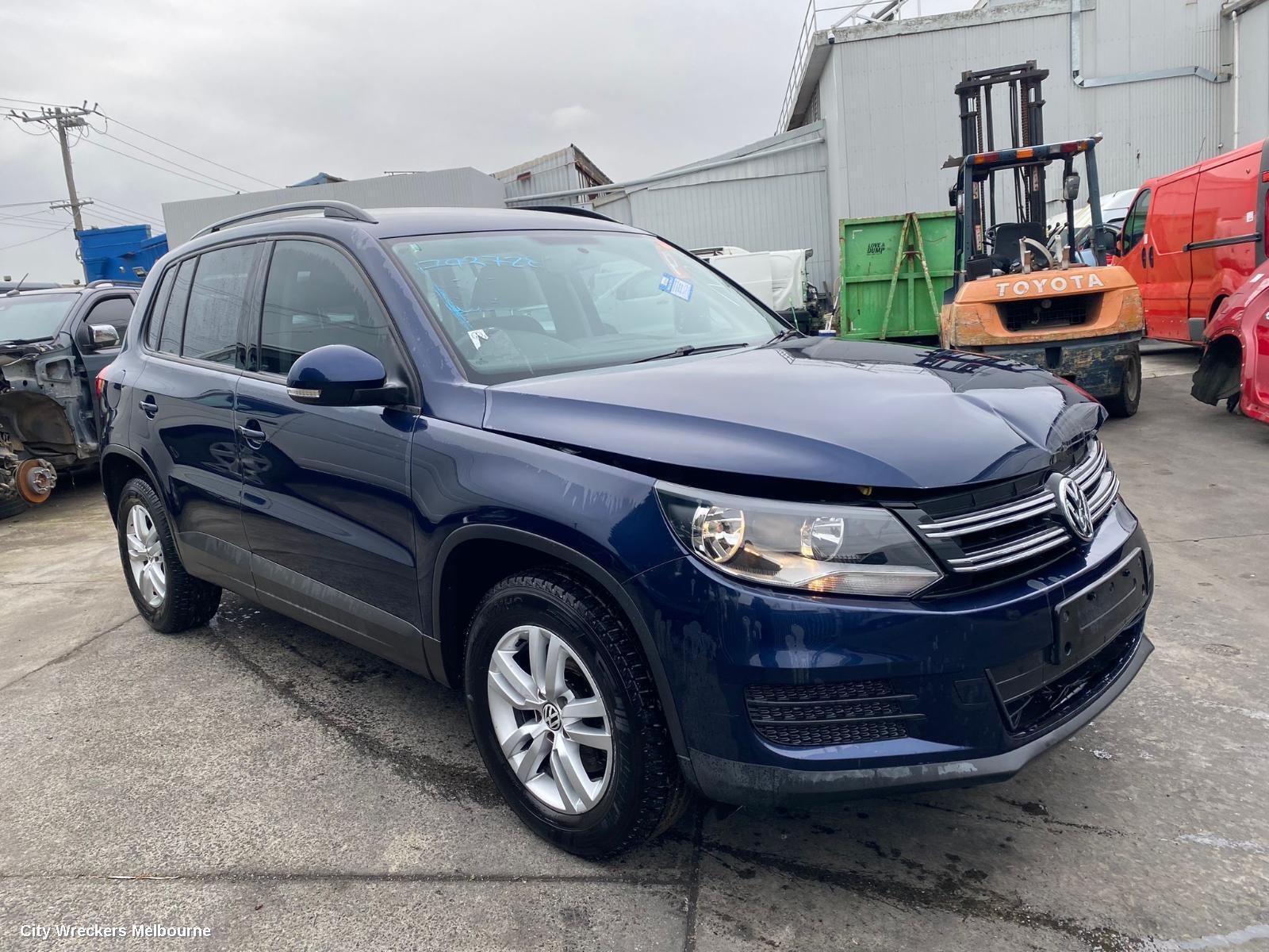 VOLKSWAGEN TIGUAN 2014 Left Door Mirror