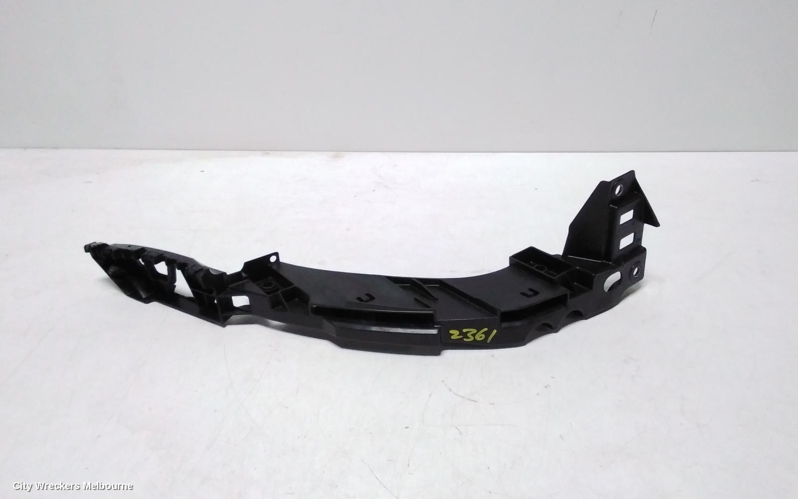 VOLKSWAGEN POLO 2013 Right Headlamp