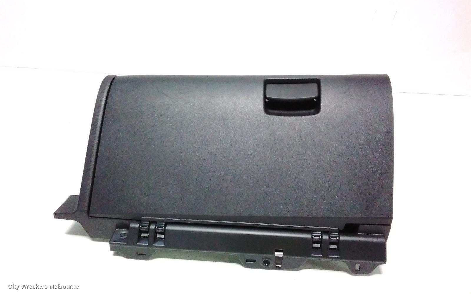 SUBARU FORESTER 2019 Glove Box