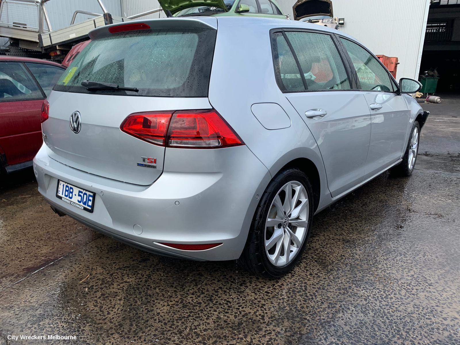 VOLKSWAGEN GOLF 2014 Right Taillight