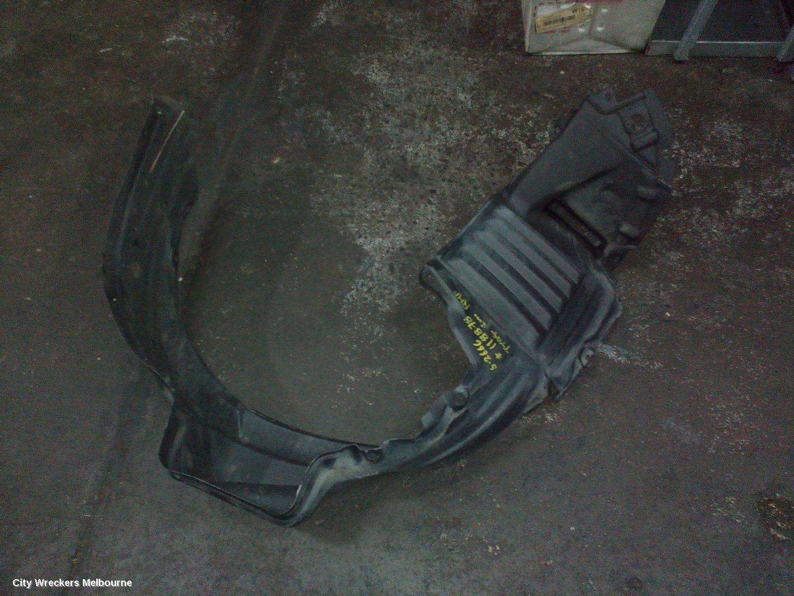 TOYOTA TARAGO 2000 Right Guard Liner