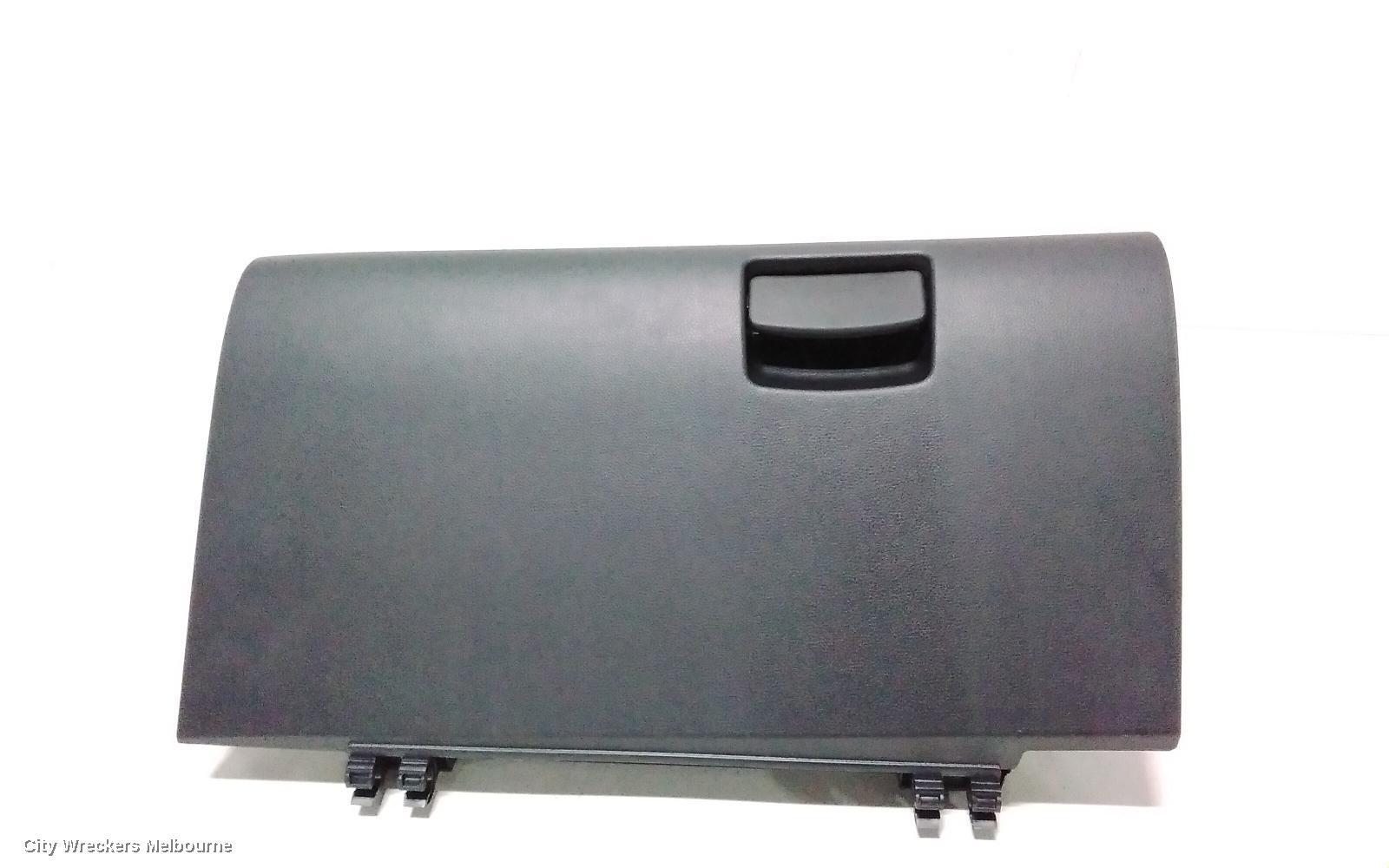 SUBARU XV 2022 Glove Box