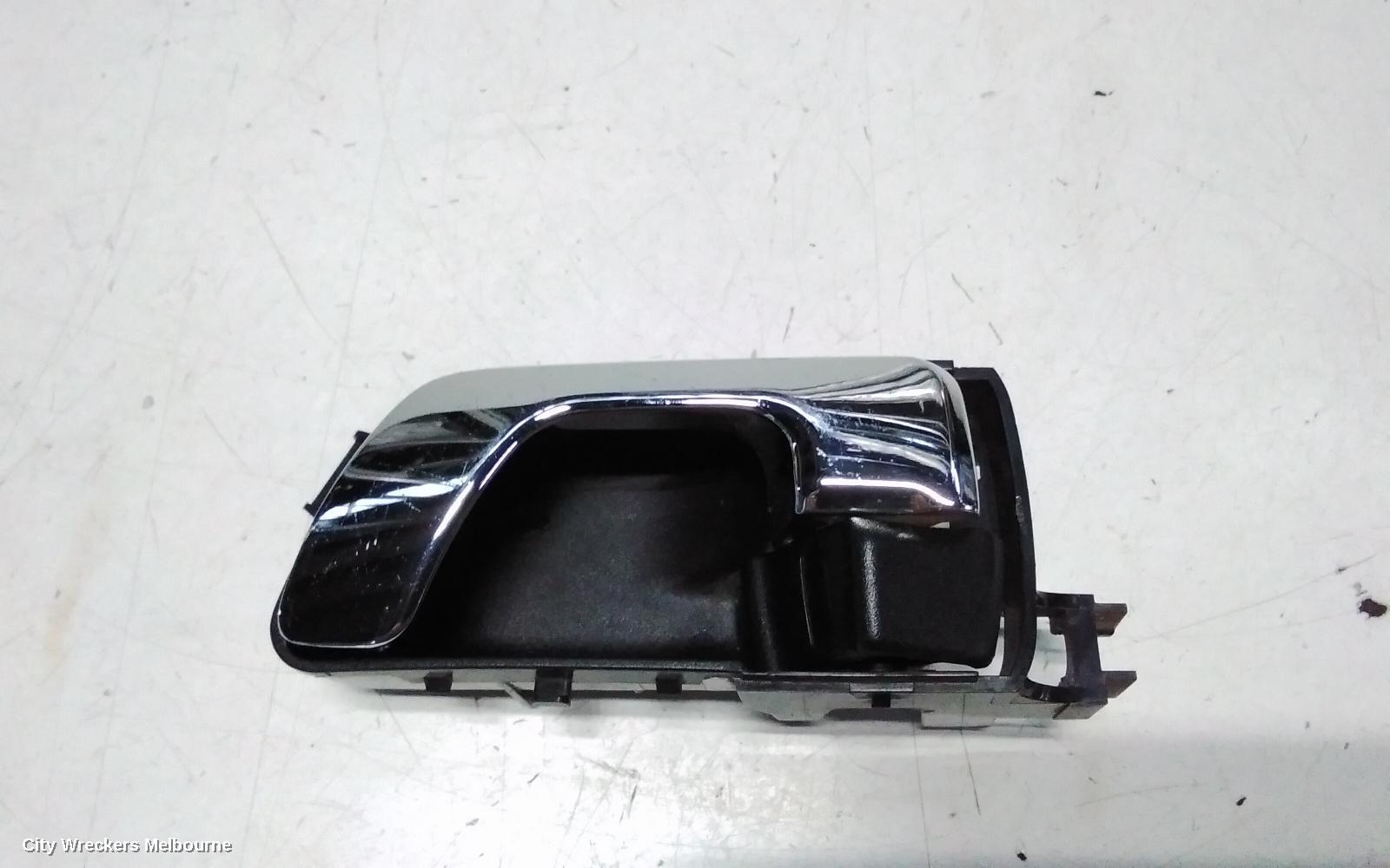 MITSUBISHI PAJERO 2011 Door Handle